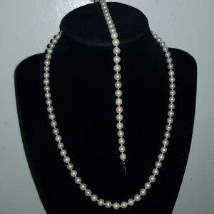 Pearl necklace & pearl bracelet